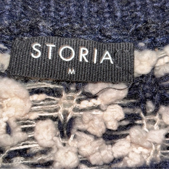 Storia 3D Fuzzy Star Cropped Sweater, Medium, Navy Blue - Picture 3 of 7